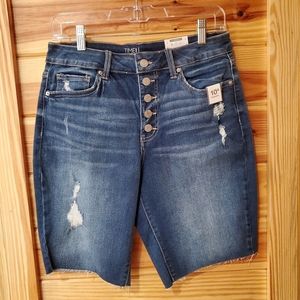 Time and True Women's High-Rise Button Fly 10" Distressed Demin Short. Size 10